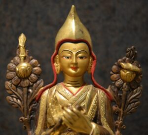 Statue de Tsongkhapa à la Fondation Poorna-Jnana Yoga en Montérégie