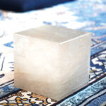 hexaèdre en quartz - Solides de Platon - Fondation Poorna-Jnana Yoga